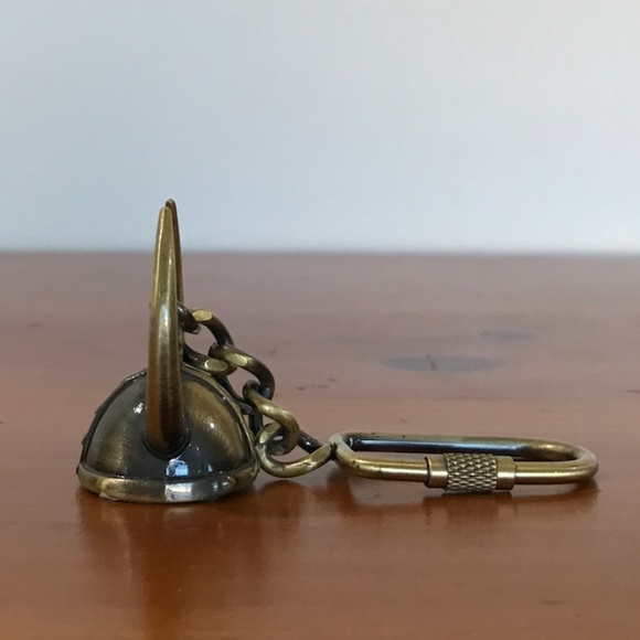 Vintage 3D Viking Horned Helmet Keychain - Picture 6 of 16